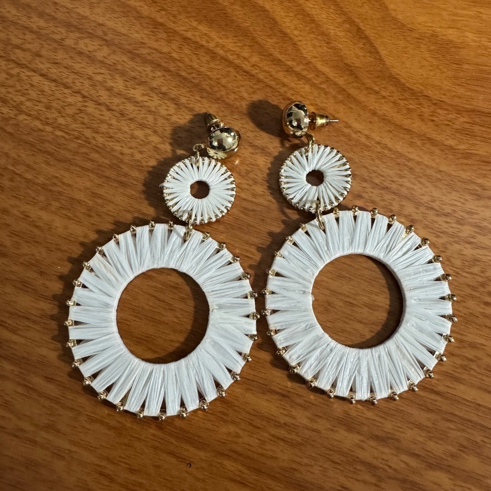 Gorgeous White Earrings!